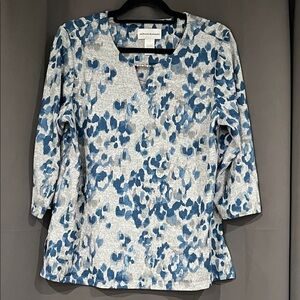Alfred Dunner Soft Blue and White Patterned Blouse 3/4 Sleeve